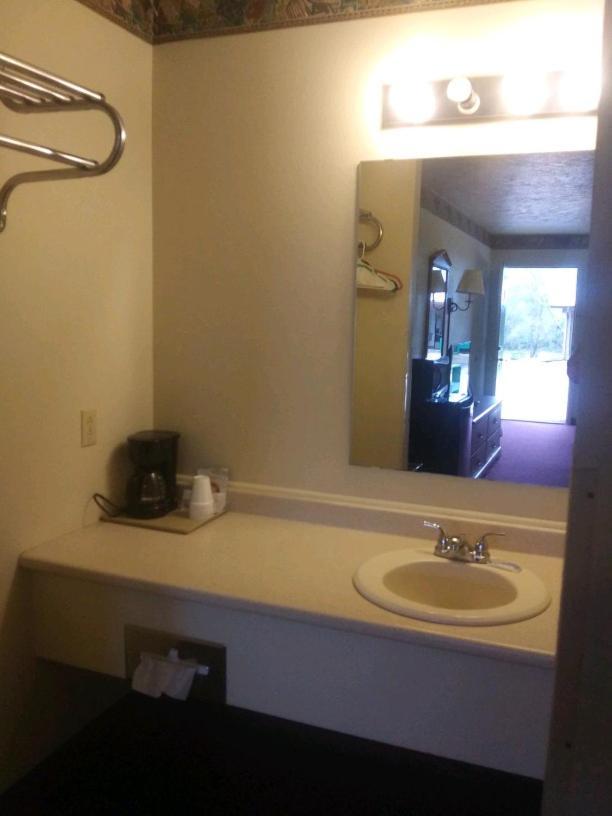 Whispering Creek Lodging & Rv Resort Newton ภายนอก รูปภาพ